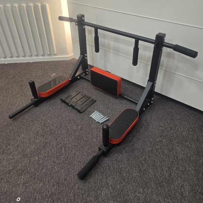 Monitoiminen seinään asennettava leuanvetoteline