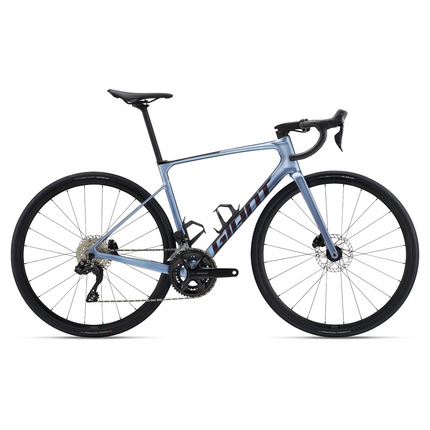 Maantiepyörä GIANT Defy Advanced 1 (2025) Pakkasenhopea (M/L)