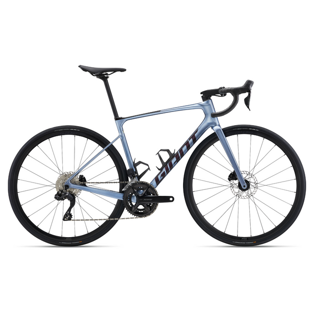 Maantiepyörä GIANT Defy Advanced 1 (2025) Pakkasenhopea (M/L)
