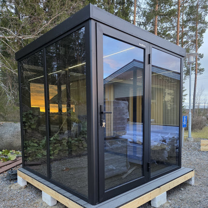 Lasisauna -  alumiinirunkoinen , moderni & säänkestävä musta