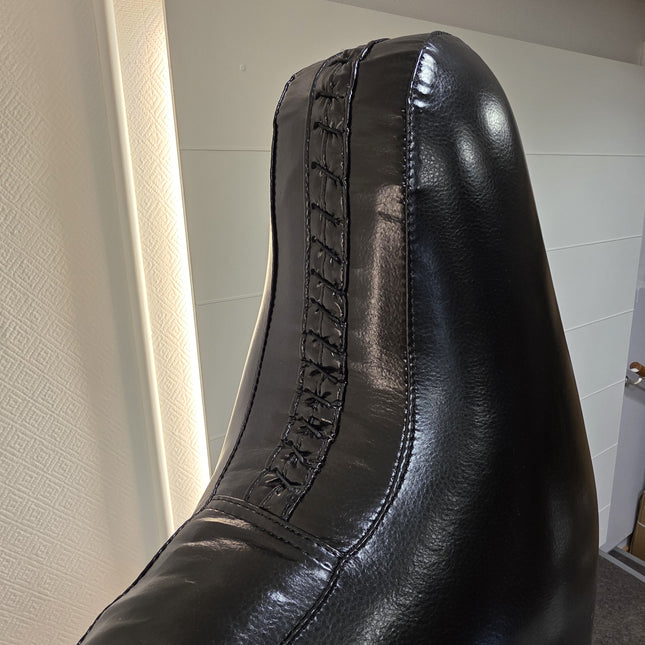 Seisova nyrkkeilysäkki Imevälläjalustalla